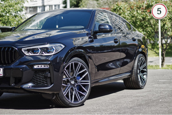 23" кованые диски в стиле Lumma CLR 23 LR для BMW X6 M50i в кузове G06 