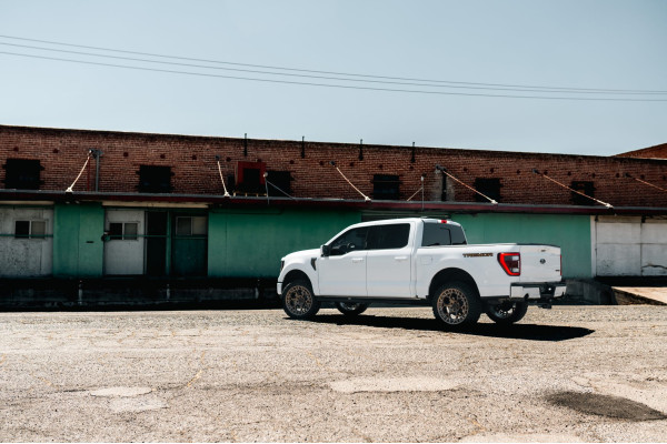 Новый лифт-кит подвески на 2,5" от ReadyLIFT для Ford F-150 Tremor