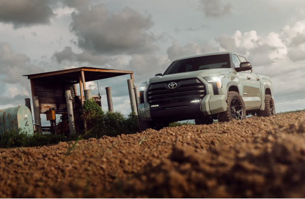 Новая Toyota Tundra на 20" дисках 4PLAY 4P06