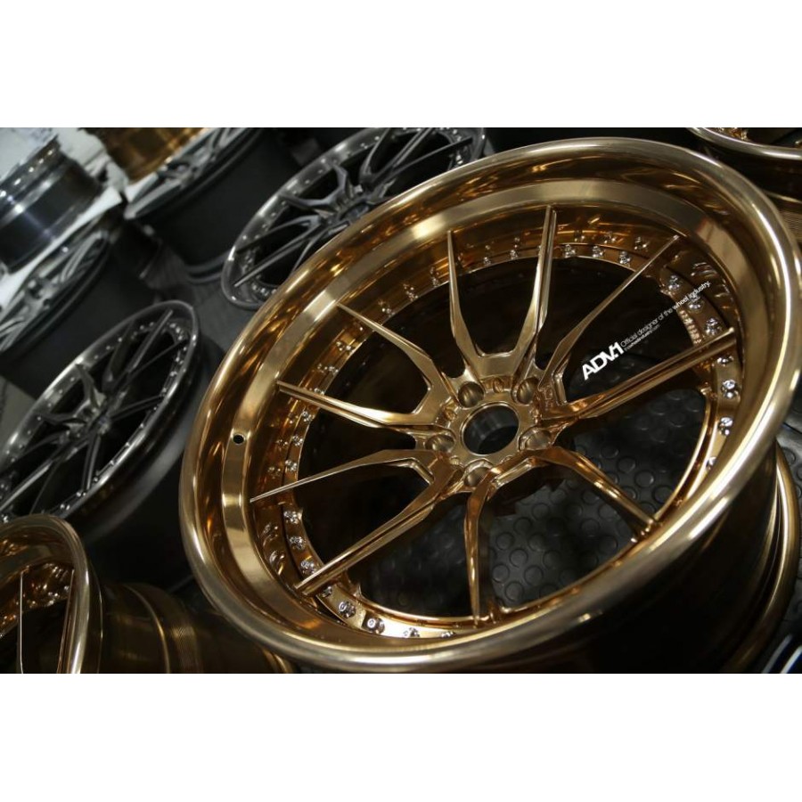 Модель ADV.1 ADV5.0 Track Spec CS