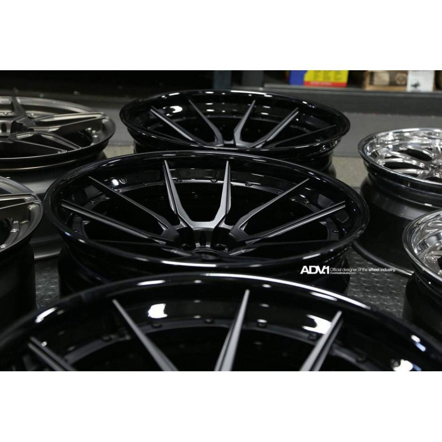 Модель ADV.1 ADV5.0 Track Spec CS