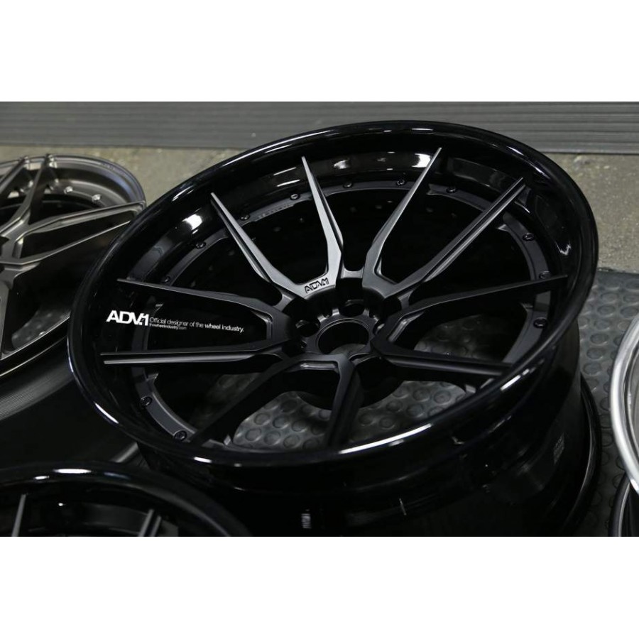 Модель ADV.1 ADV5.0 Track Spec CS