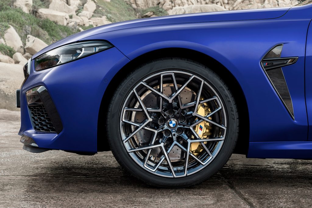 Аутентичный дизайн колесных дисков BMW.