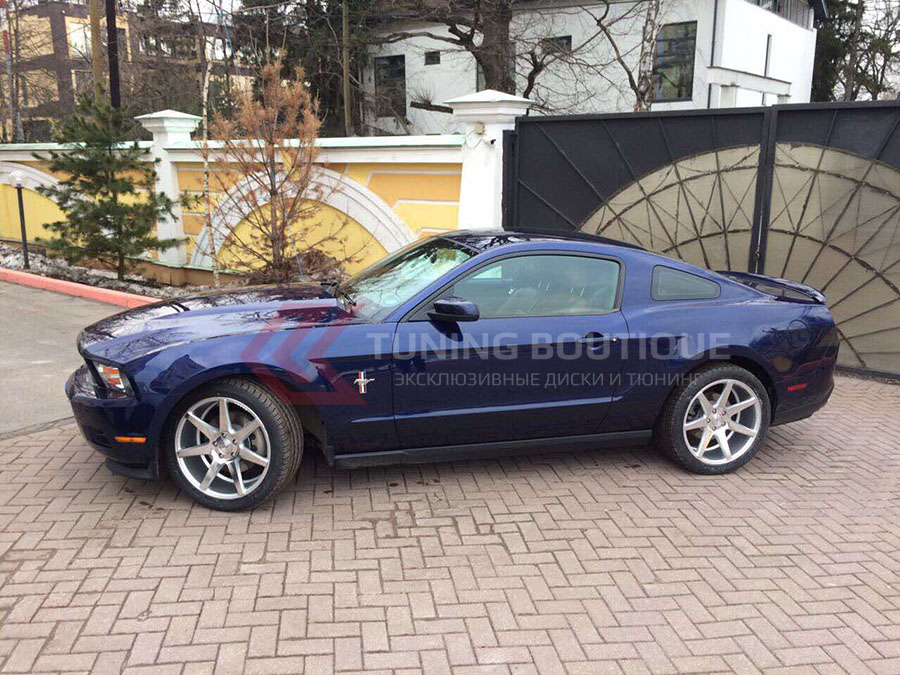 Ford Mustang на 20" дисках Vossen CV7 Silver Polished фото 1
