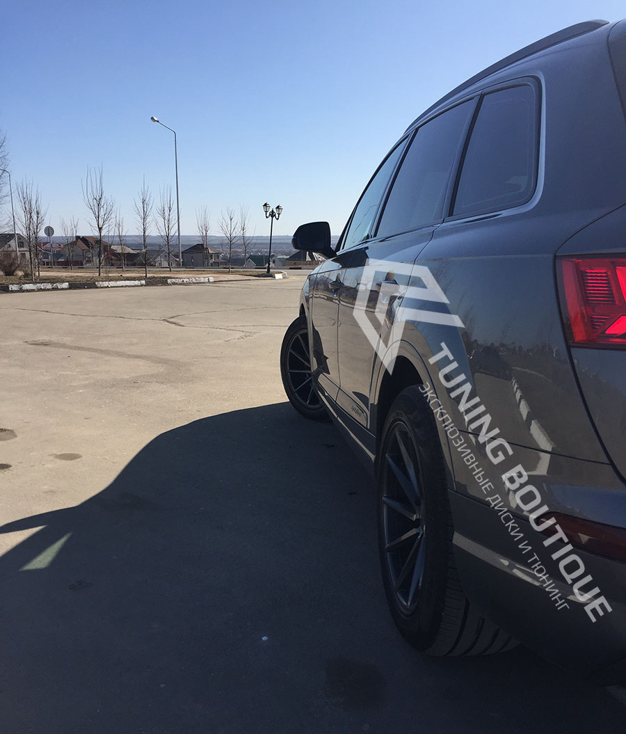 Audi Q7 на 20" дисках Vossen CVT Gloss Graphite фото 2