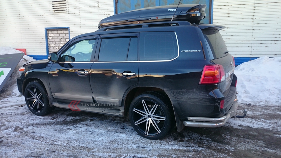 Toyota LC200 на 22" дисках Lexani Johnson II фото 1