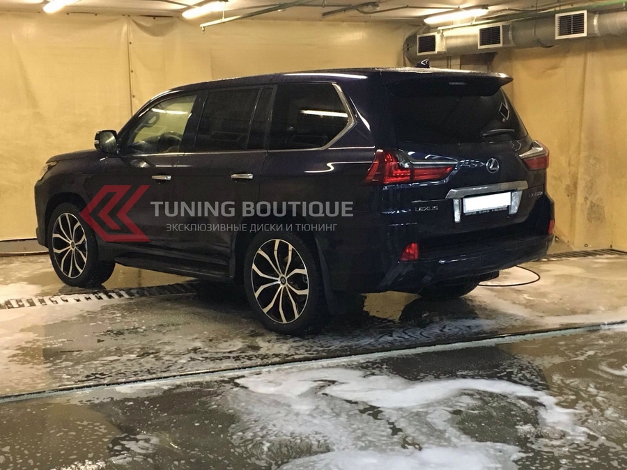 Lexus LX на 22" дисках Lexani Lust  фото 1