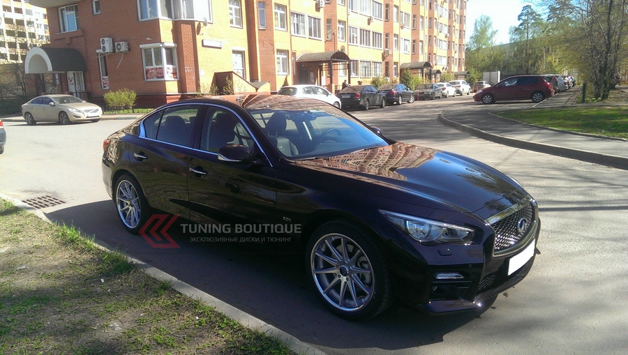 Infiniti Q50 на 19" дисках Rohana RC10 Silver  фото 1