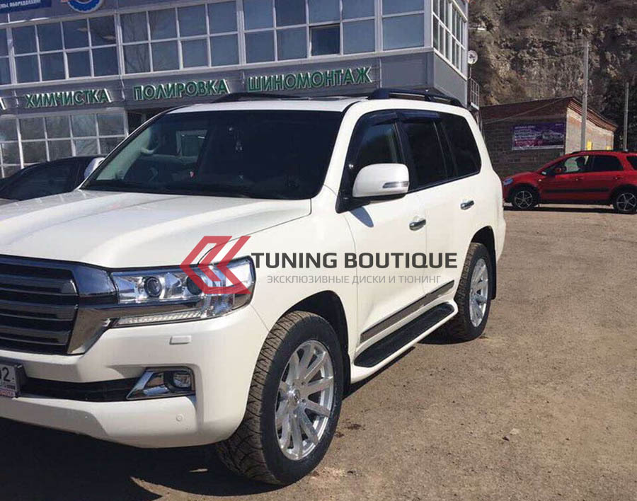Toyota Land Cruiser 200 на 20" дисках Black Rhino Traverse  фото 2