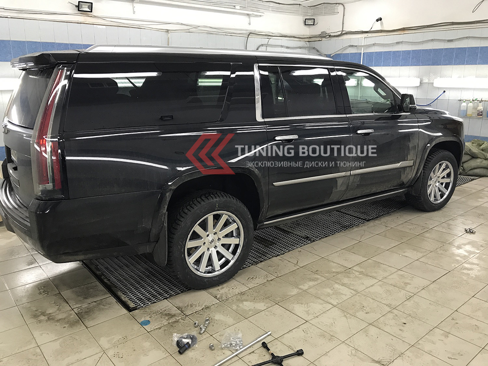 Cadillac Escalade на 20" дисках Black Rhino Savannah Silver Polished фото 1