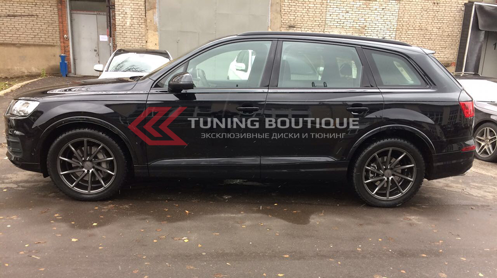 Audi Q7 на 20" дисках Vossen CVT Gloss Graphite фото 1