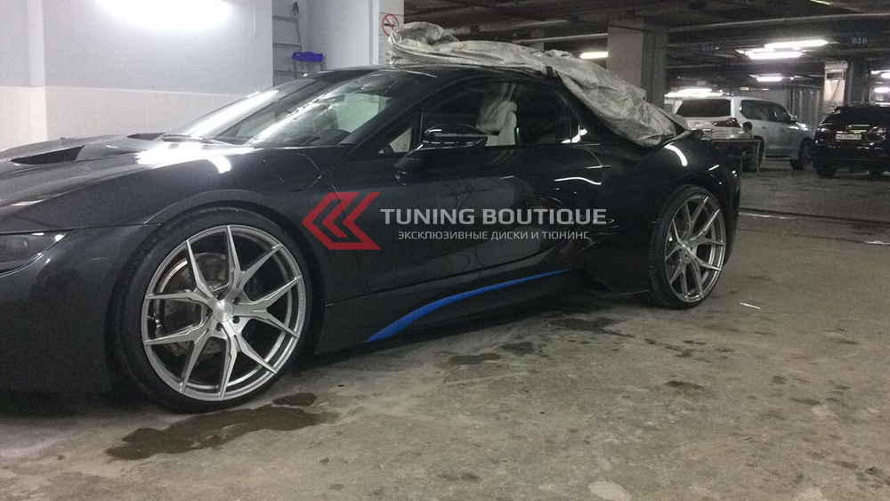 BMW i8 на 22" дисках Rohana RFX5 фото 1
