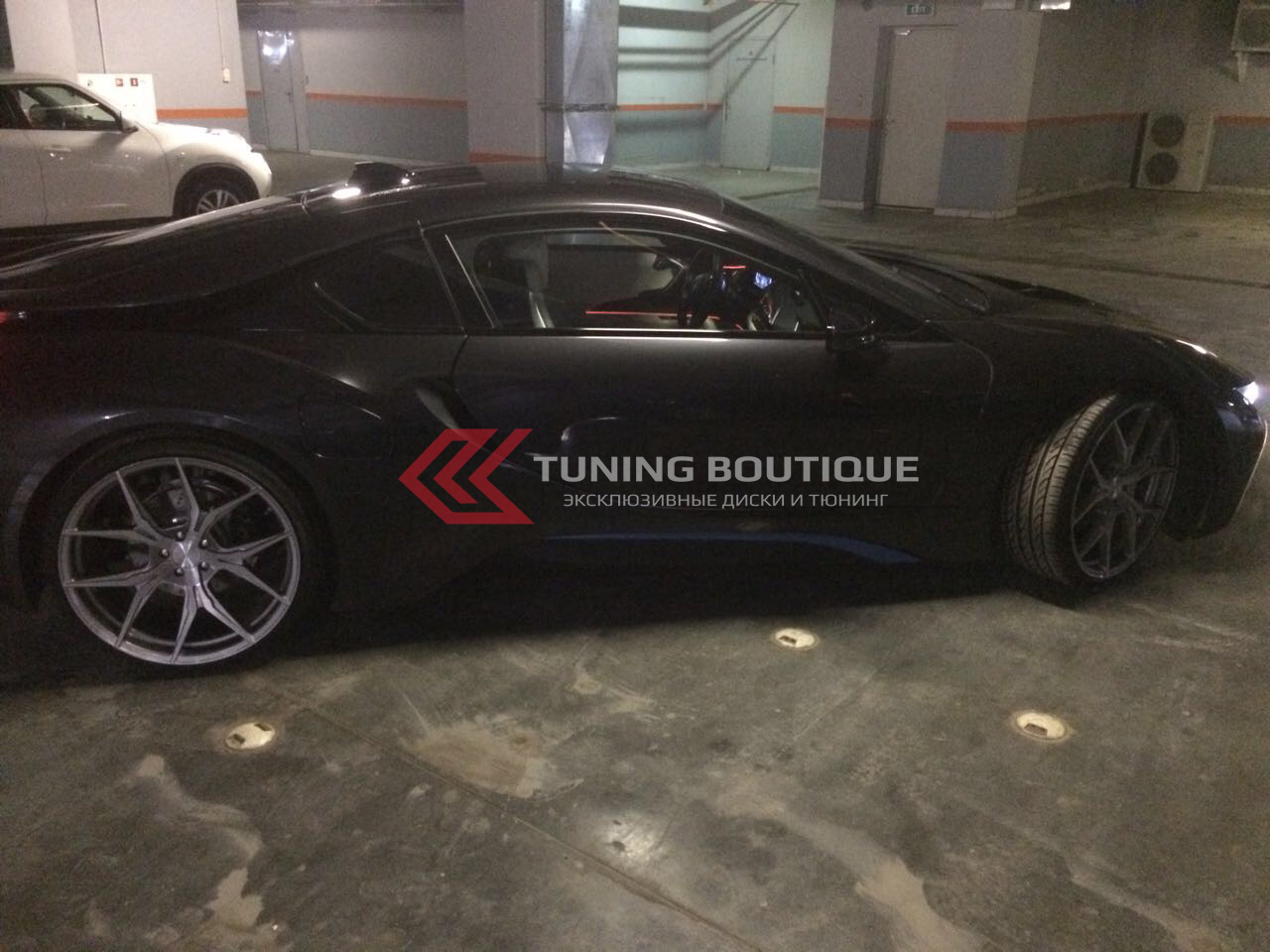 BMW i8 на 22" дисках Rohana RFX5 фото 2