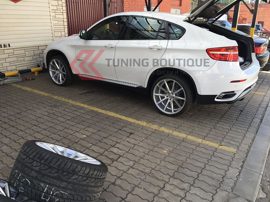 BMW X6 на 22" дисках Vossen VFS1 Silver Polished фото 1