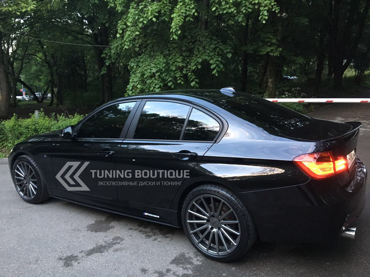BMW 3 Series на 19" дисках Vossen VFS2 Gloss Graphite фото 3
