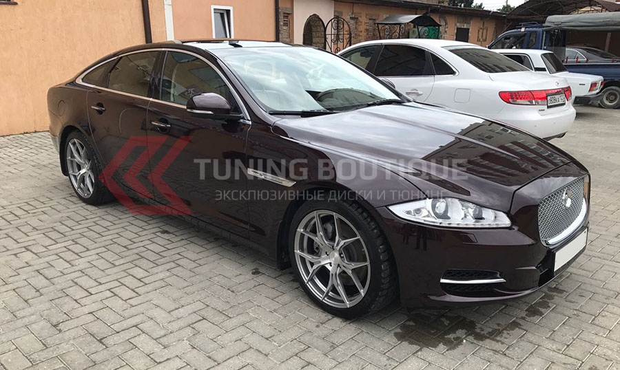 Jaguar XJ на 20" дисках Rohana RFX5 Brushed Titanium фото 2