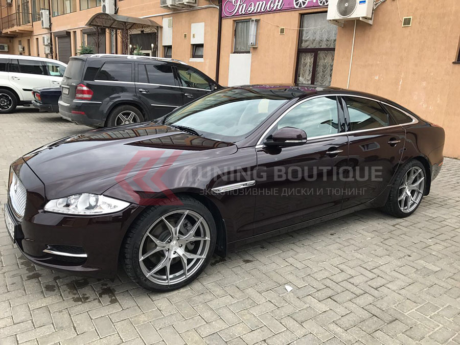 Jaguar XJ на 20" дисках Rohana RFX5 Brushed Titanium фото 1
