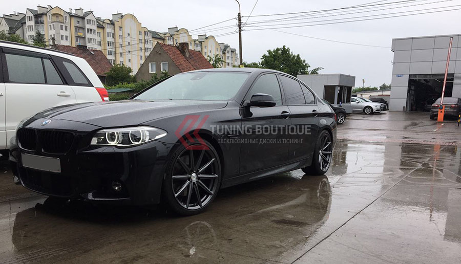BMW 5 Series на 20" дисках Vossen VFS10 Gloss Graphite фото 1