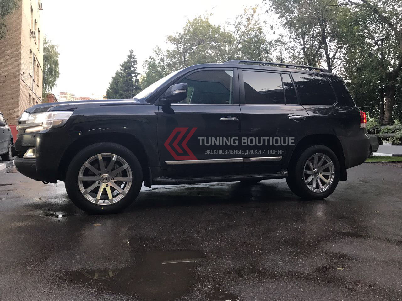 Toyota Land Cruiser 200 на 20" дисках Black Rhino Traverse  фото 2
