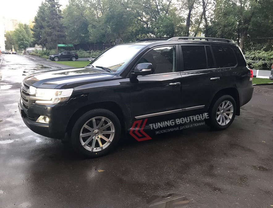 Toyota Land Cruiser 200 на 20" дисках Black Rhino Traverse  фото 1
