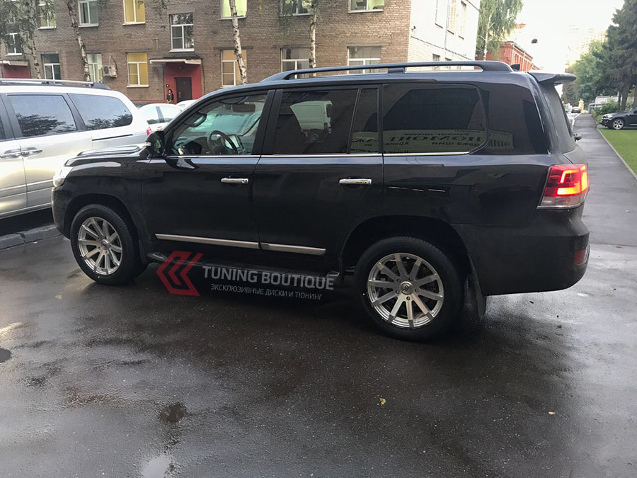 Toyota Land Cruiser 200 на 20" дисках Black Rhino Traverse  фото 3