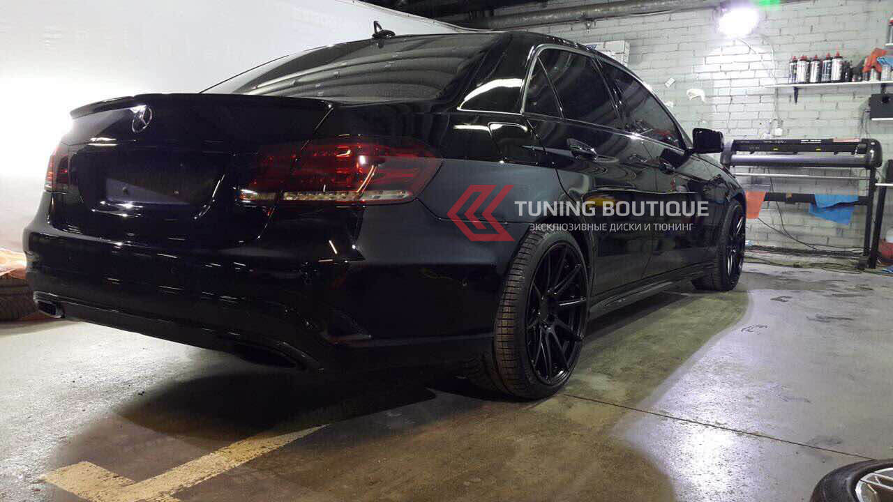 Mercedes E Class на 19" дисках Niche Essen Matte Black фото 1