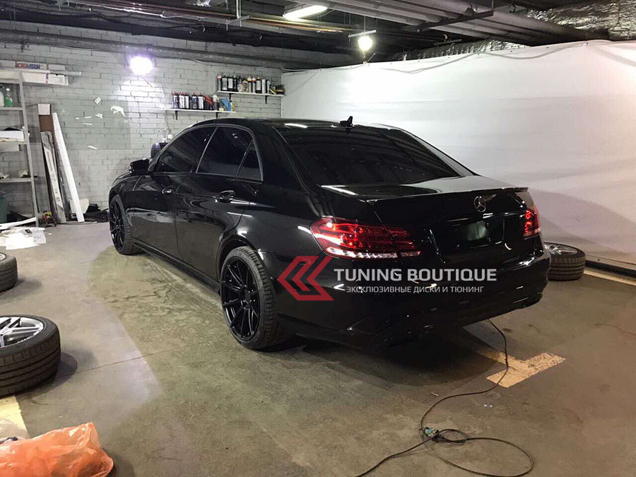 Mercedes E Class на 19" дисках Niche Essen Matte Black фото 3