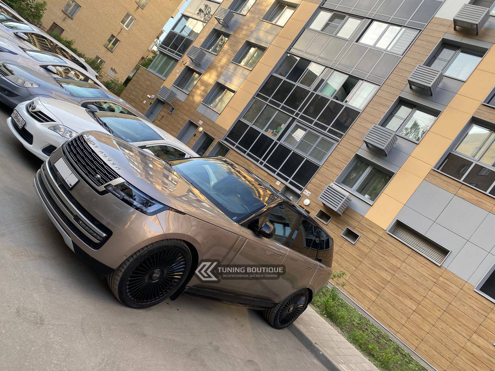 Land Rover Range Rover L460 на 23" кованых дисках нашего производства фото 1