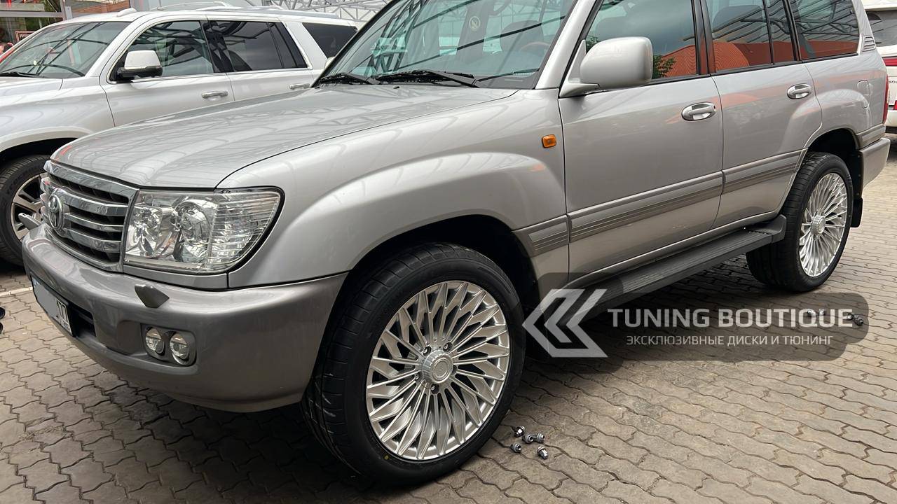 Toyota Land Cruiser 100 на 22" кованых дисках Advanced Forged фото 1