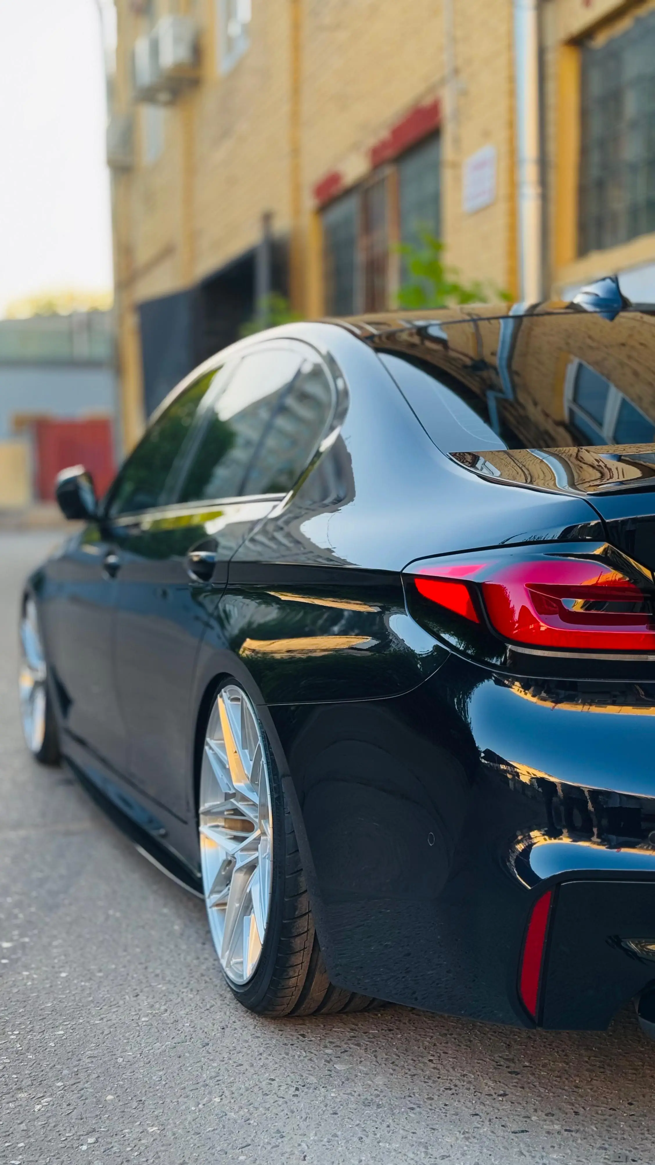 BMW 5 Series G30 на 20" кованых дисках нашего производства фото 5