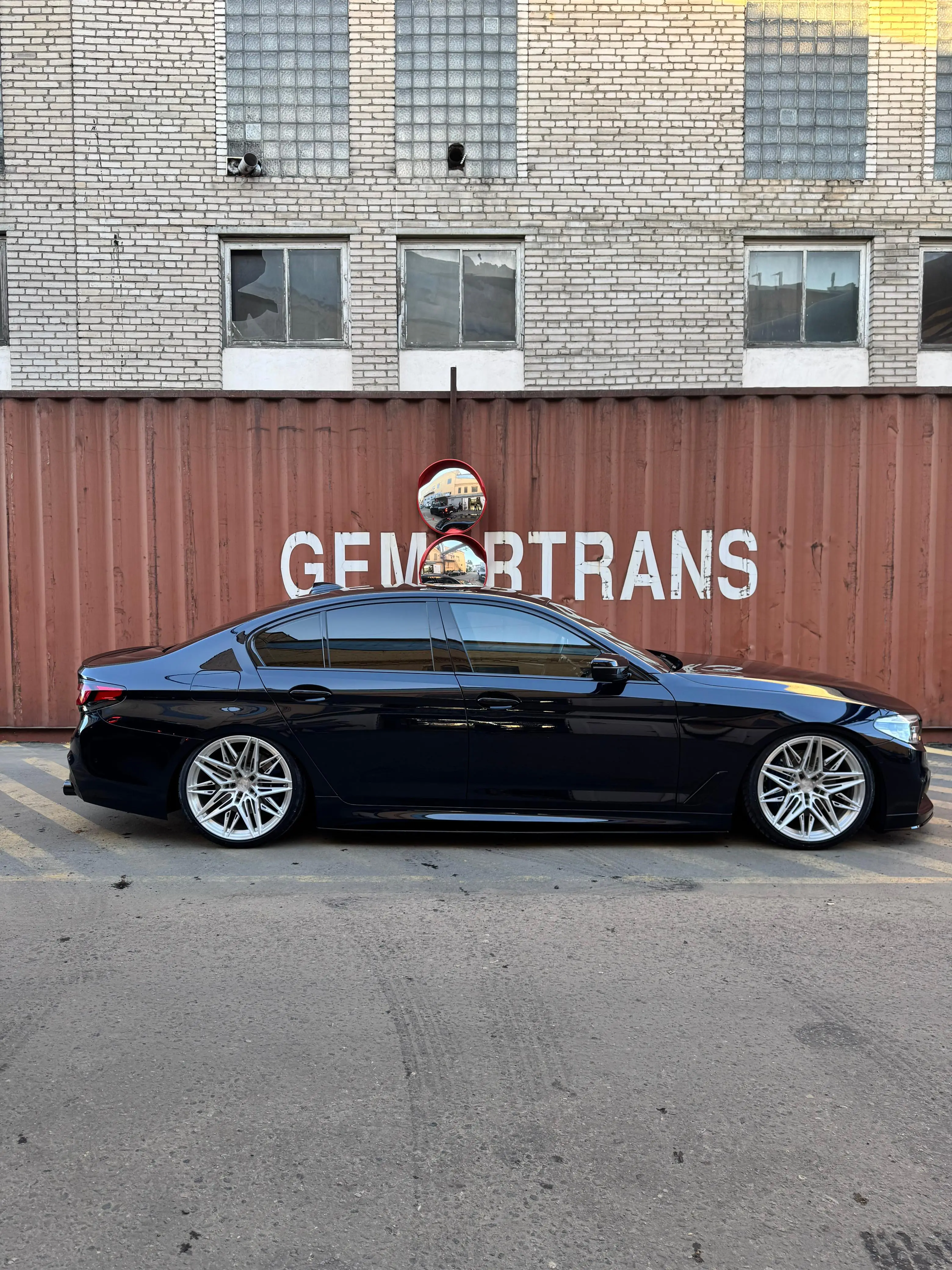 BMW 5 Series G30 на 20" кованых дисках нашего производства фото 3