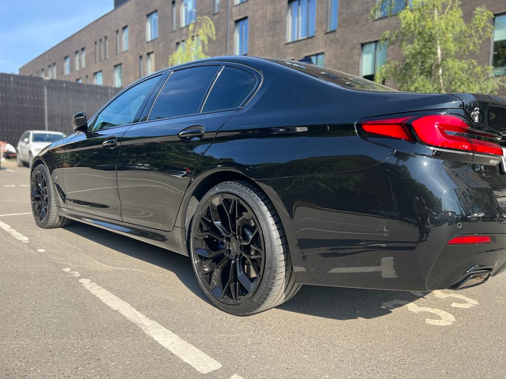 BMW 5 Series G30 на 20" разношироких кованых дисках нашего производства фото 2