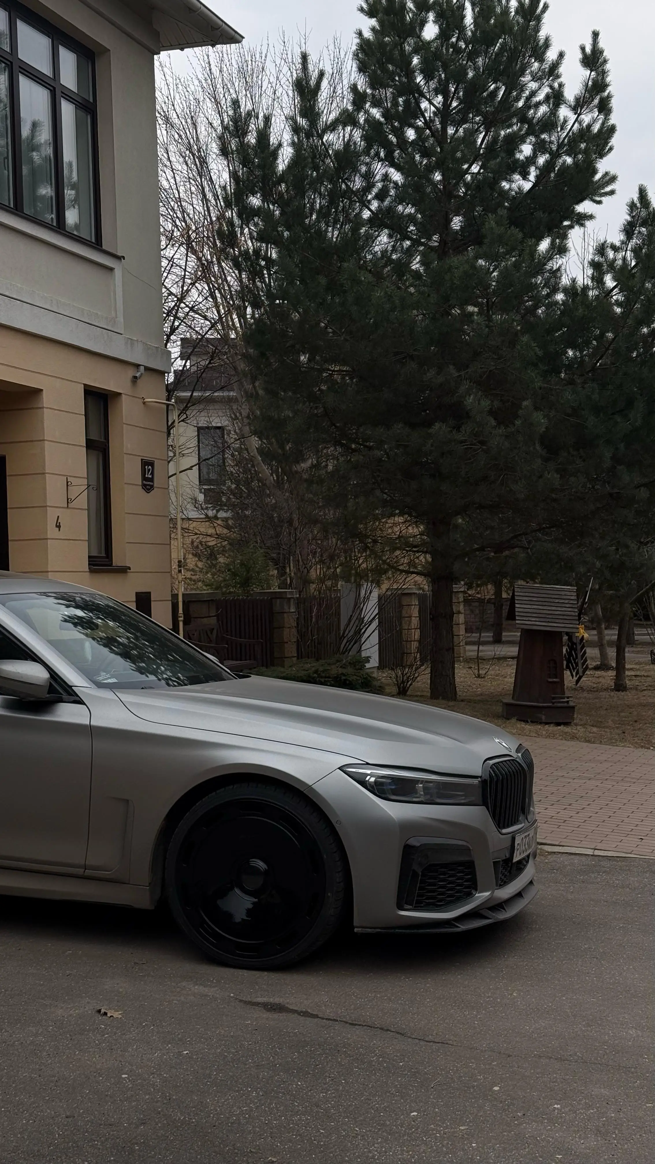 BMW 7 Series G12 на 22" кованых дисках нашего производства.  фото 3