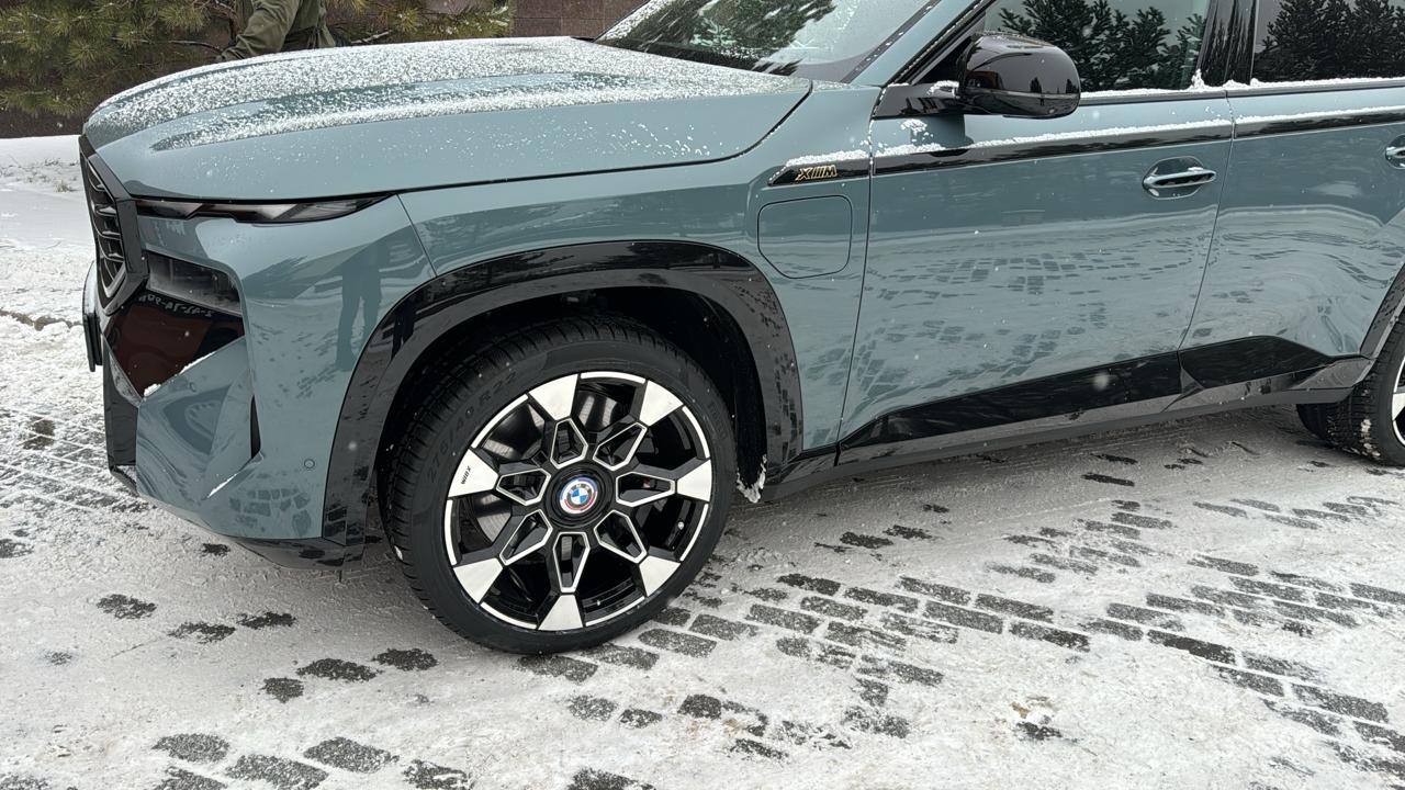 BMW XM G09 на 22" кованых дисках нашего производства фото 2