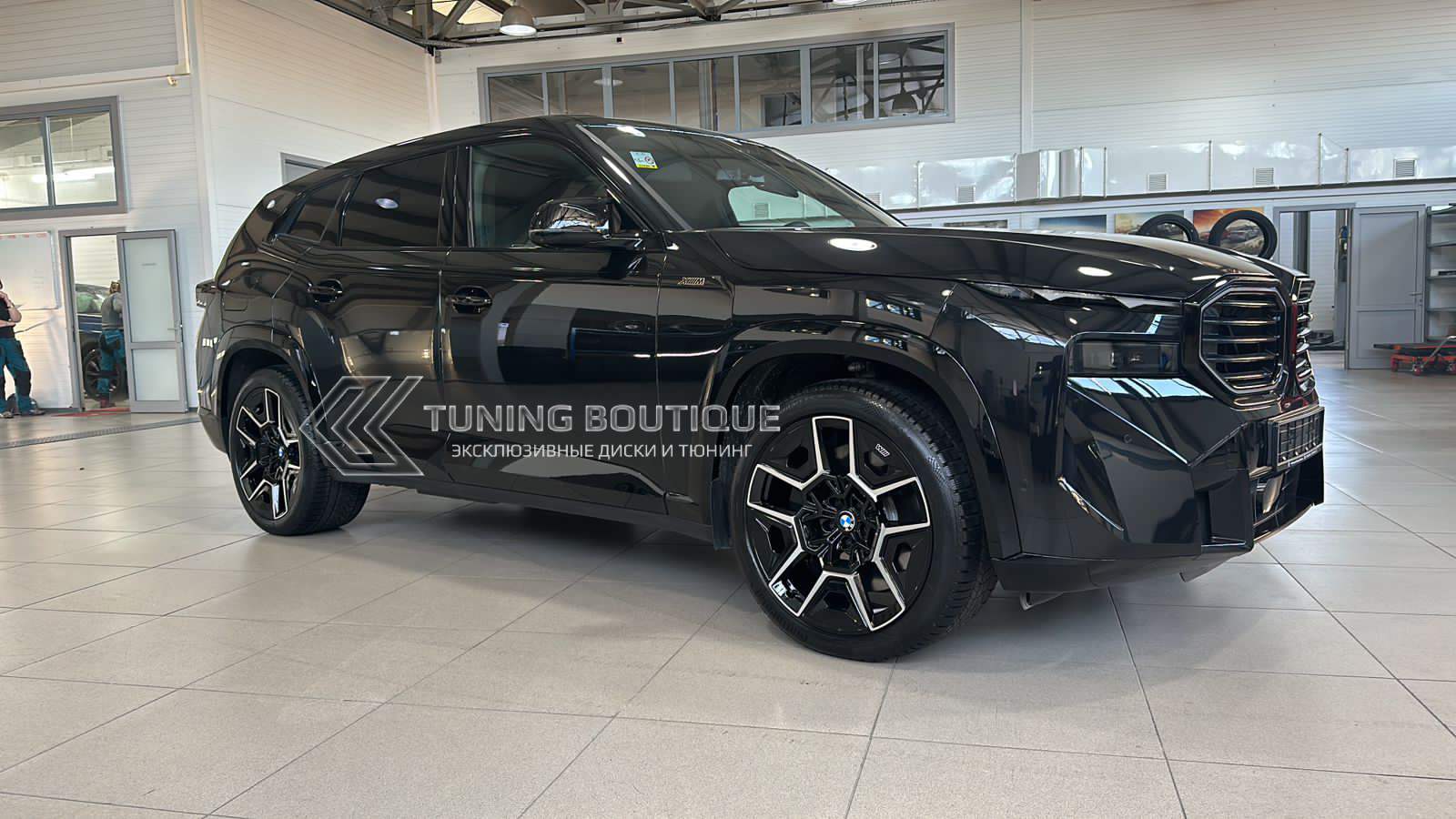 BMW XM G09 на 22" кованых дисках нашего производства в OEM дизайне фото 1
