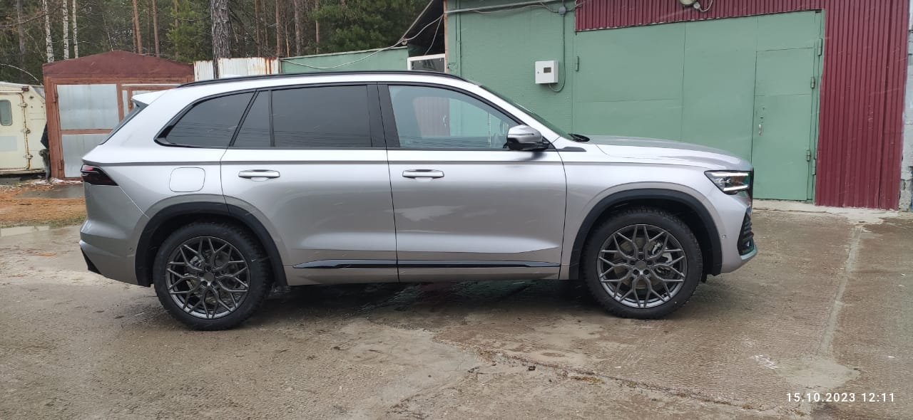 Geely Monjaro на 20" кованых дисках нашего производства фото 1
