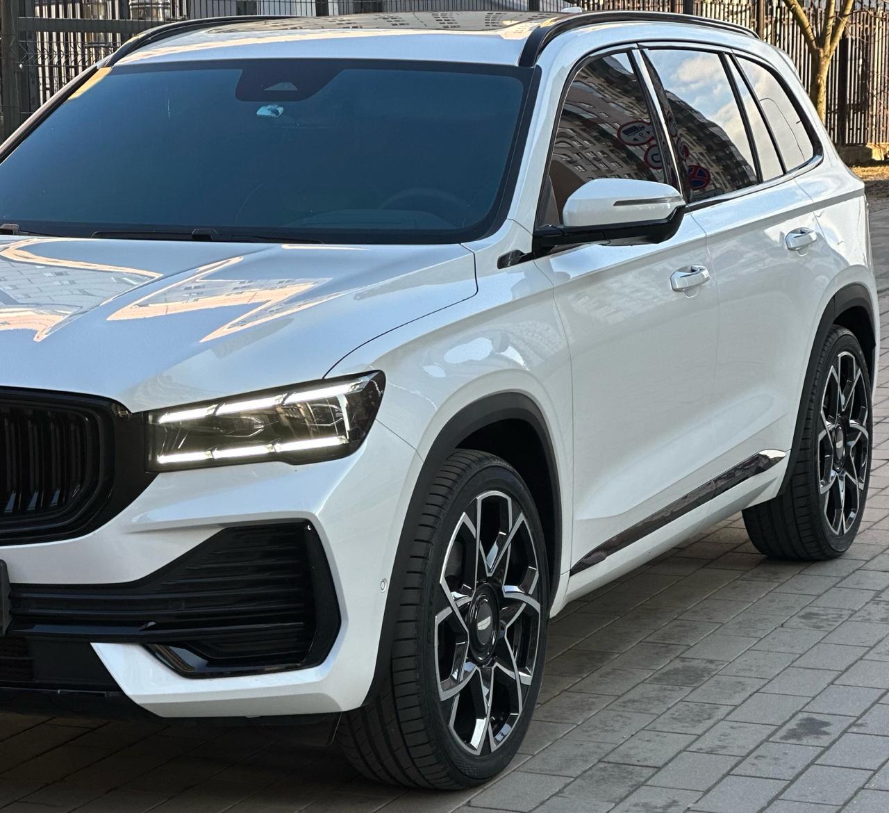 Geely Monjaro на 20" кованых дисках нашего производства	 фото 1