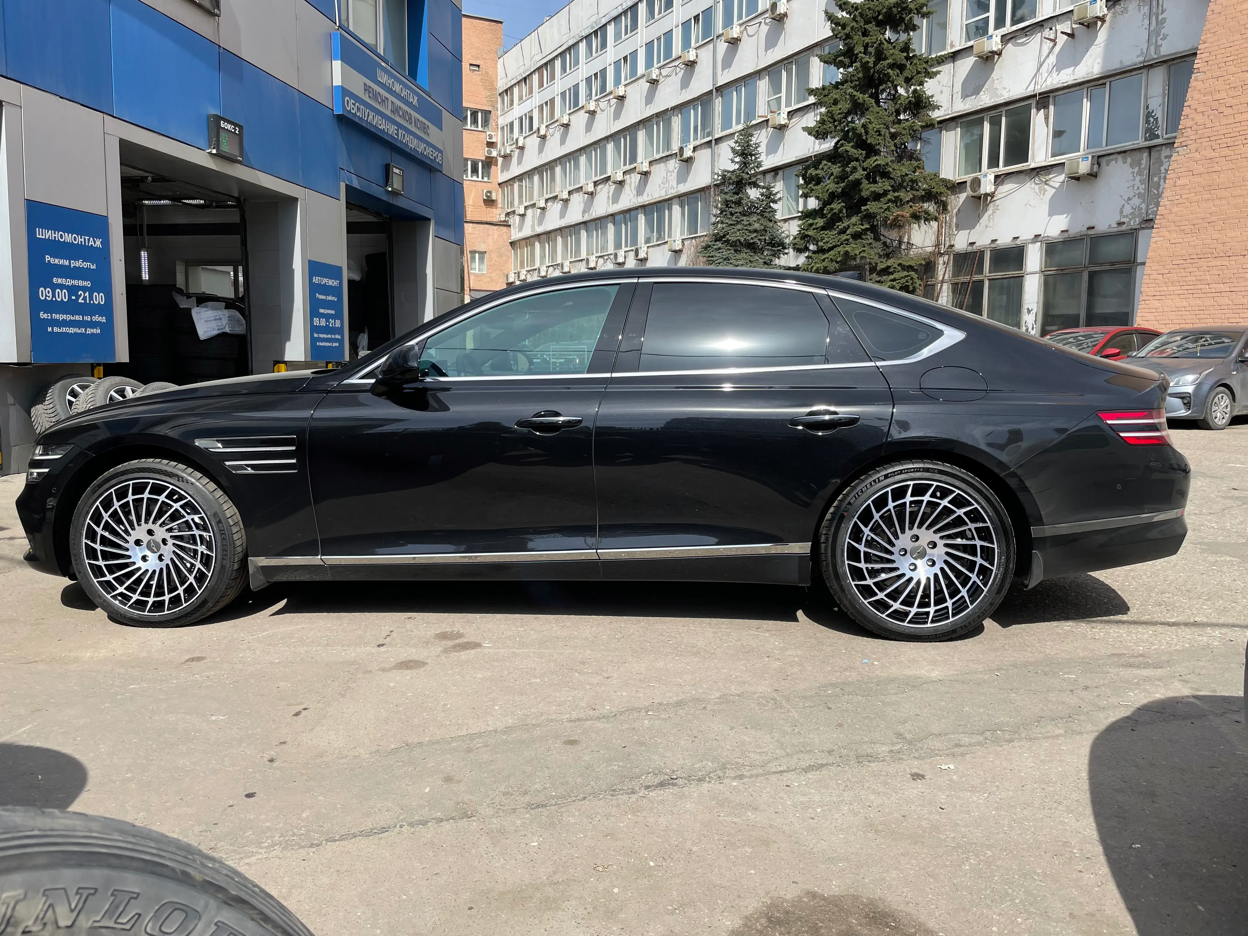 Genesis G80 на 20" кованых дисках нашего производства фото 2