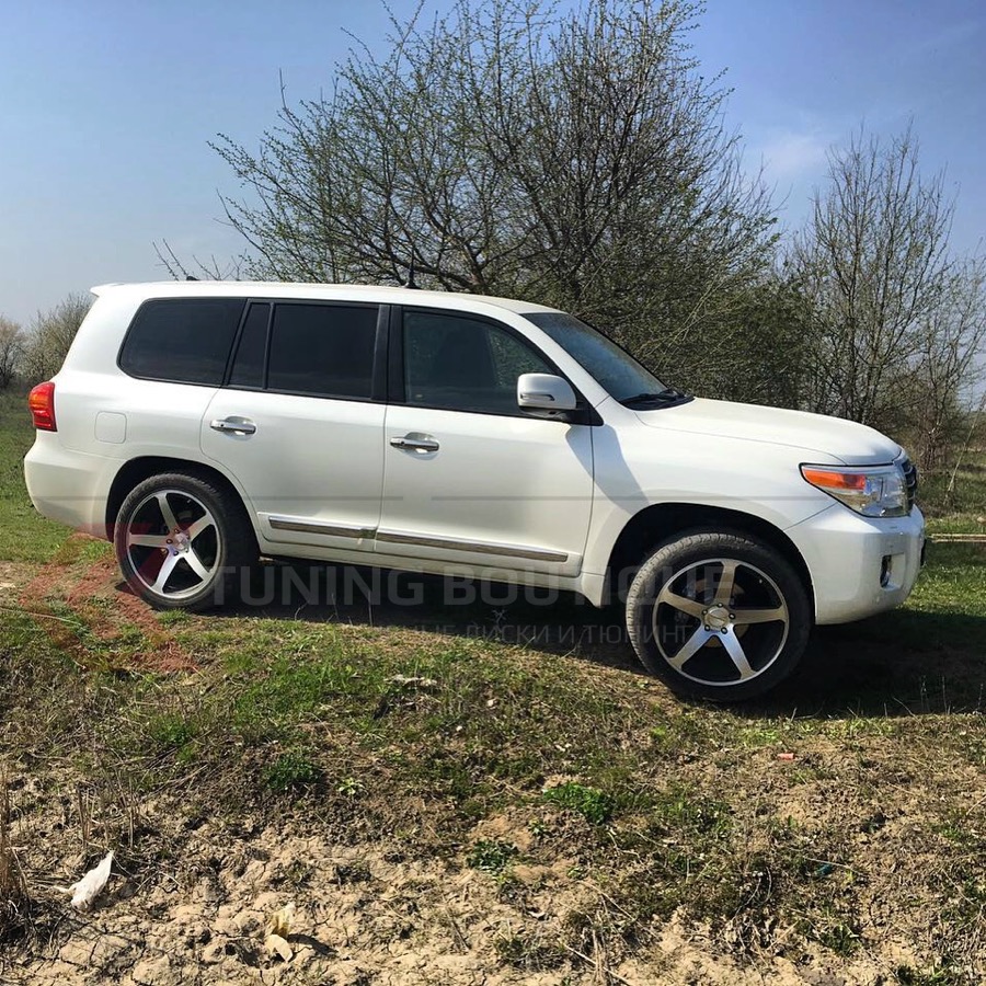 Toyota Land Cruiser 200 на 20" дисках Concavo CW-5 фото 1