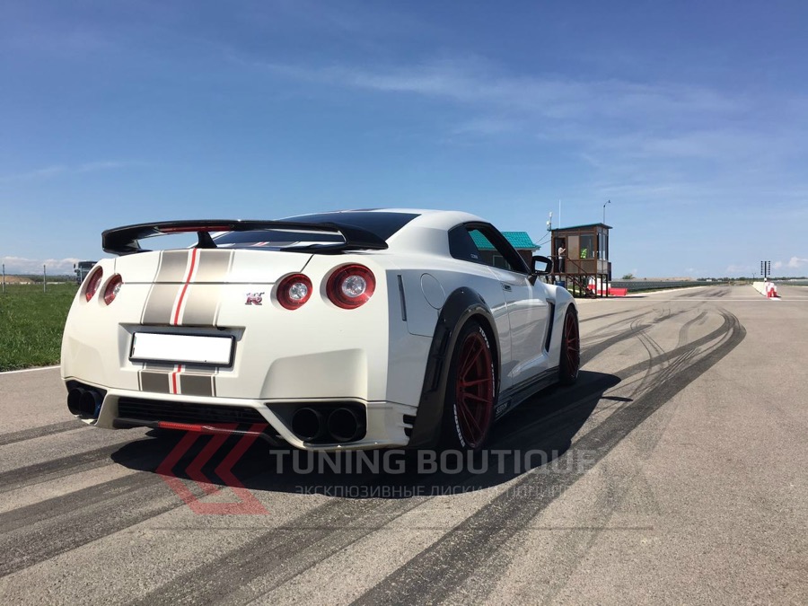 Nissan GTR на 20" дисках Rohana RFX2 Candy Red	 фото 3