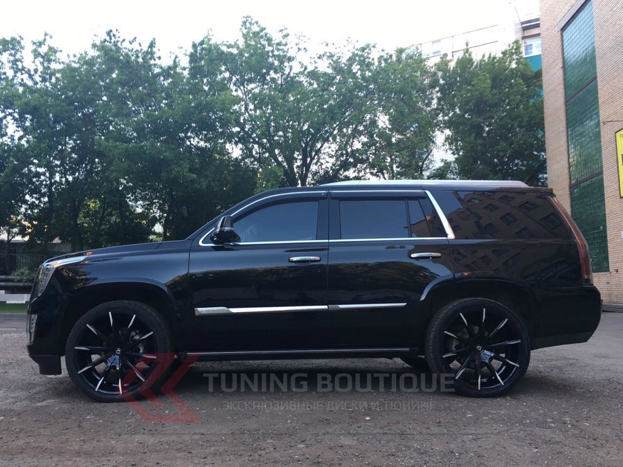 Cadillac Escalade на 24" дисках Lexani CSS15 фото 1