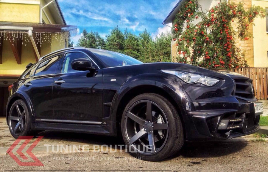 Infiniti QX70 на 22" дисках Vossen CV3 фото 2