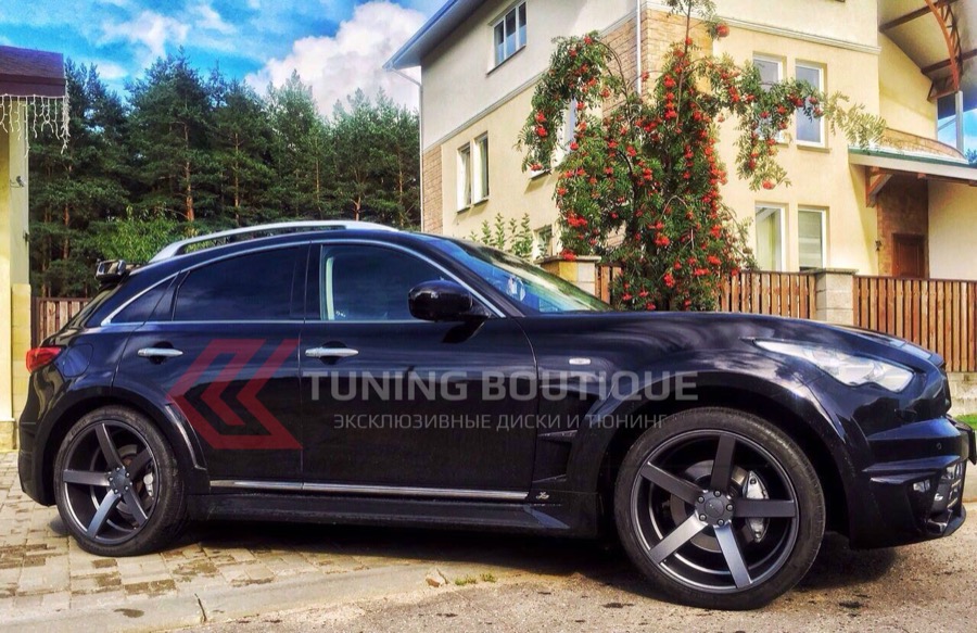Infiniti QX70 на 22" дисках Vossen CV3 фото 1