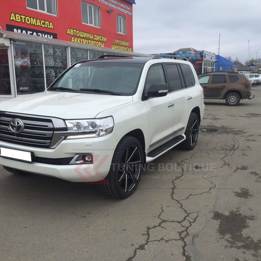 Toyota Land Cruiser 200 на 20" дисках DUB Directa фото 1