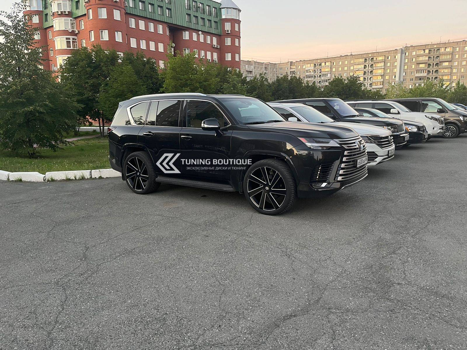 Lexus LX600 на 24" кованых дисках нашего производства фото 2