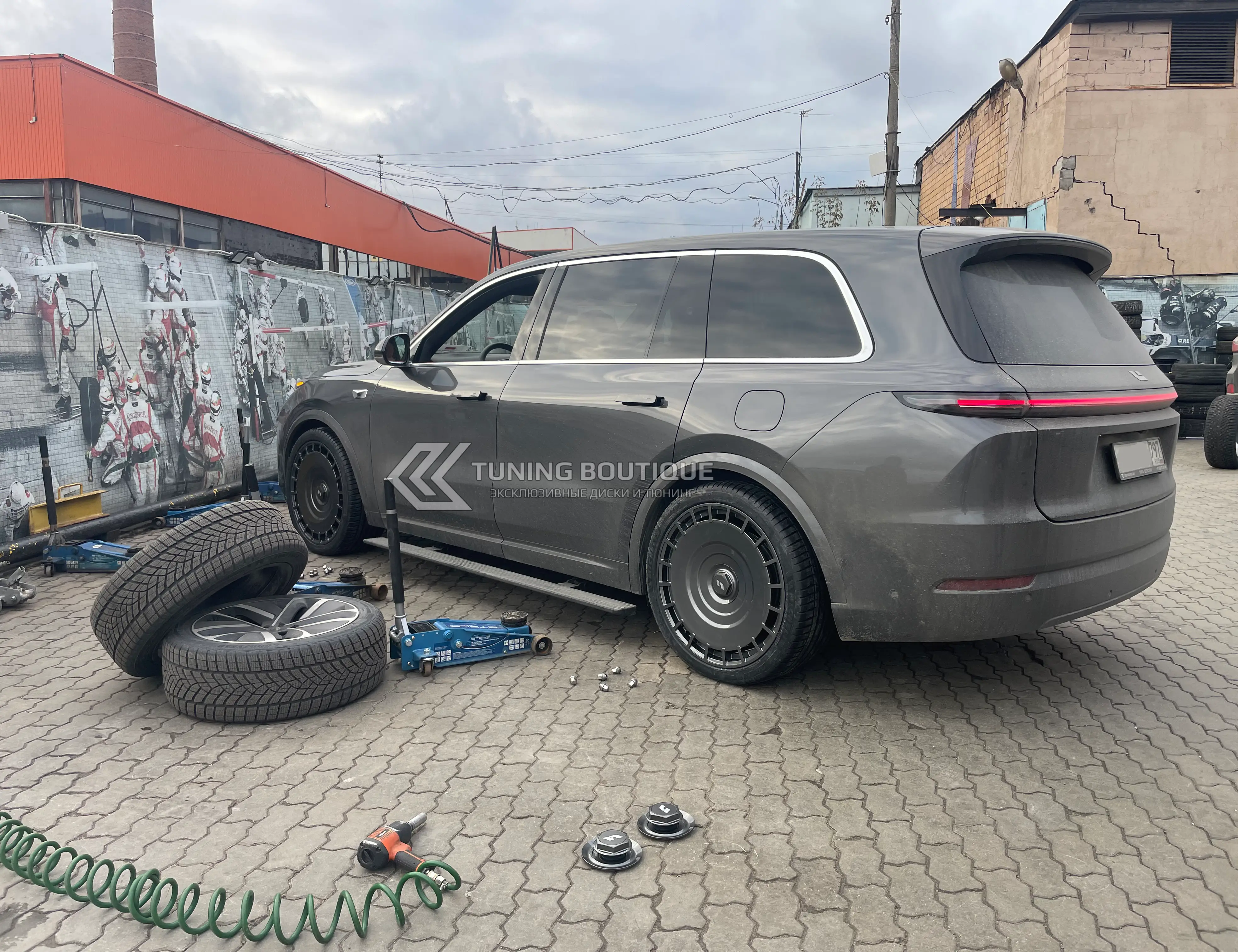 LiXiang L9 на 23" кованых дисках нашего производства фото 2