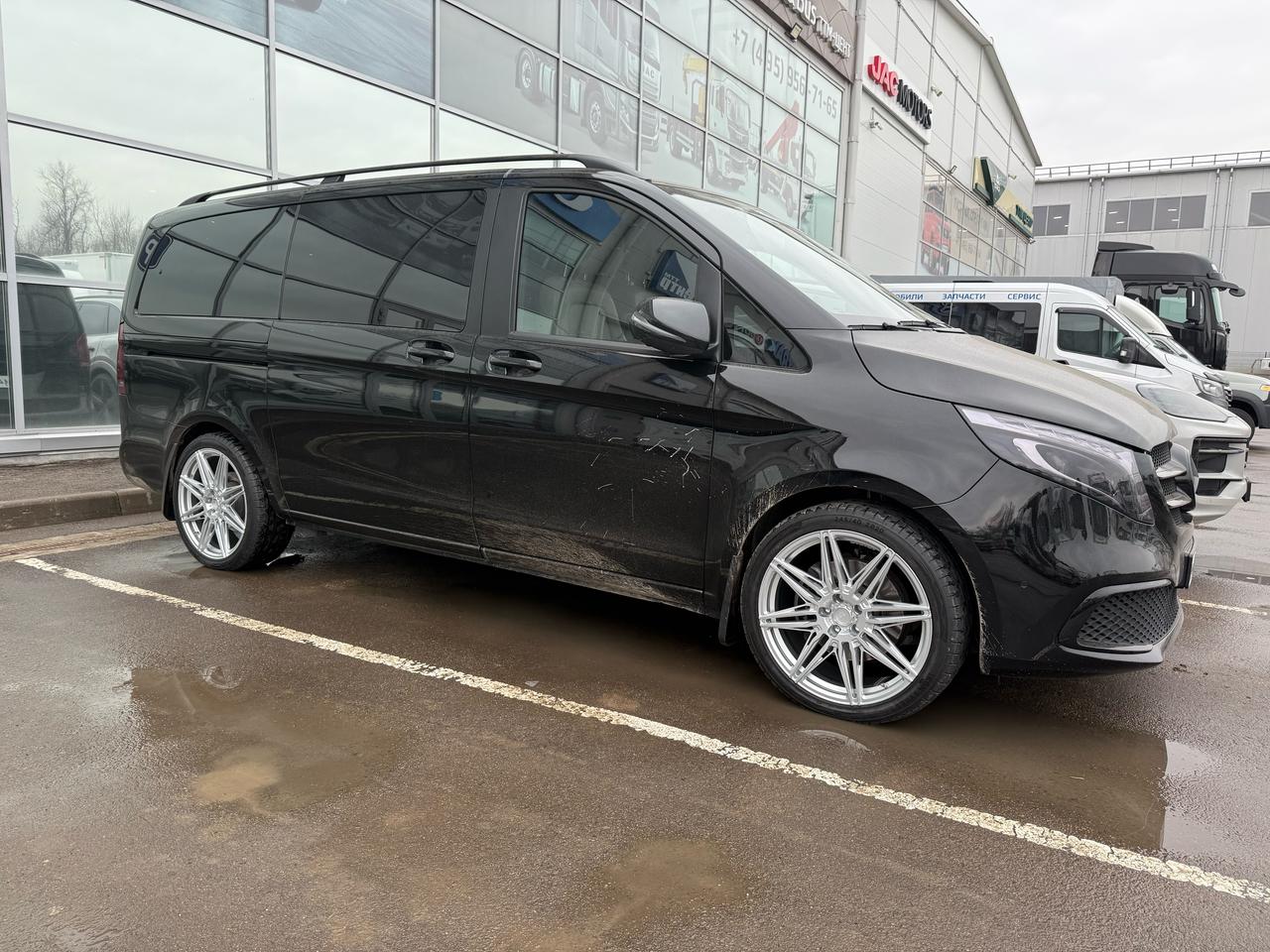 Mercedes V Class на 20" кованых дисках нашего производства фото 1