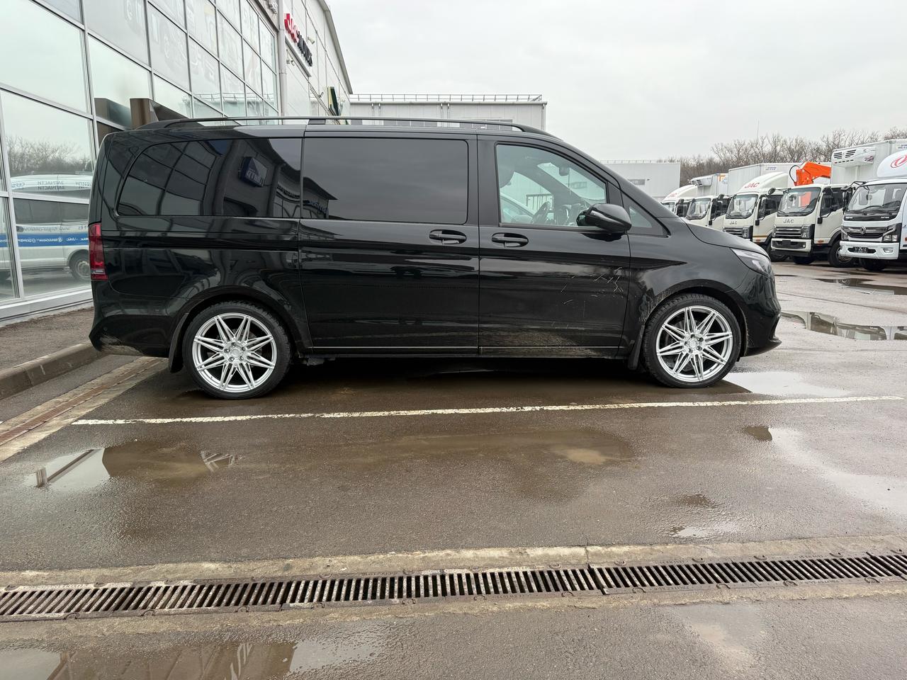 Mercedes V Class на 20" кованых дисках нашего производства фото 2