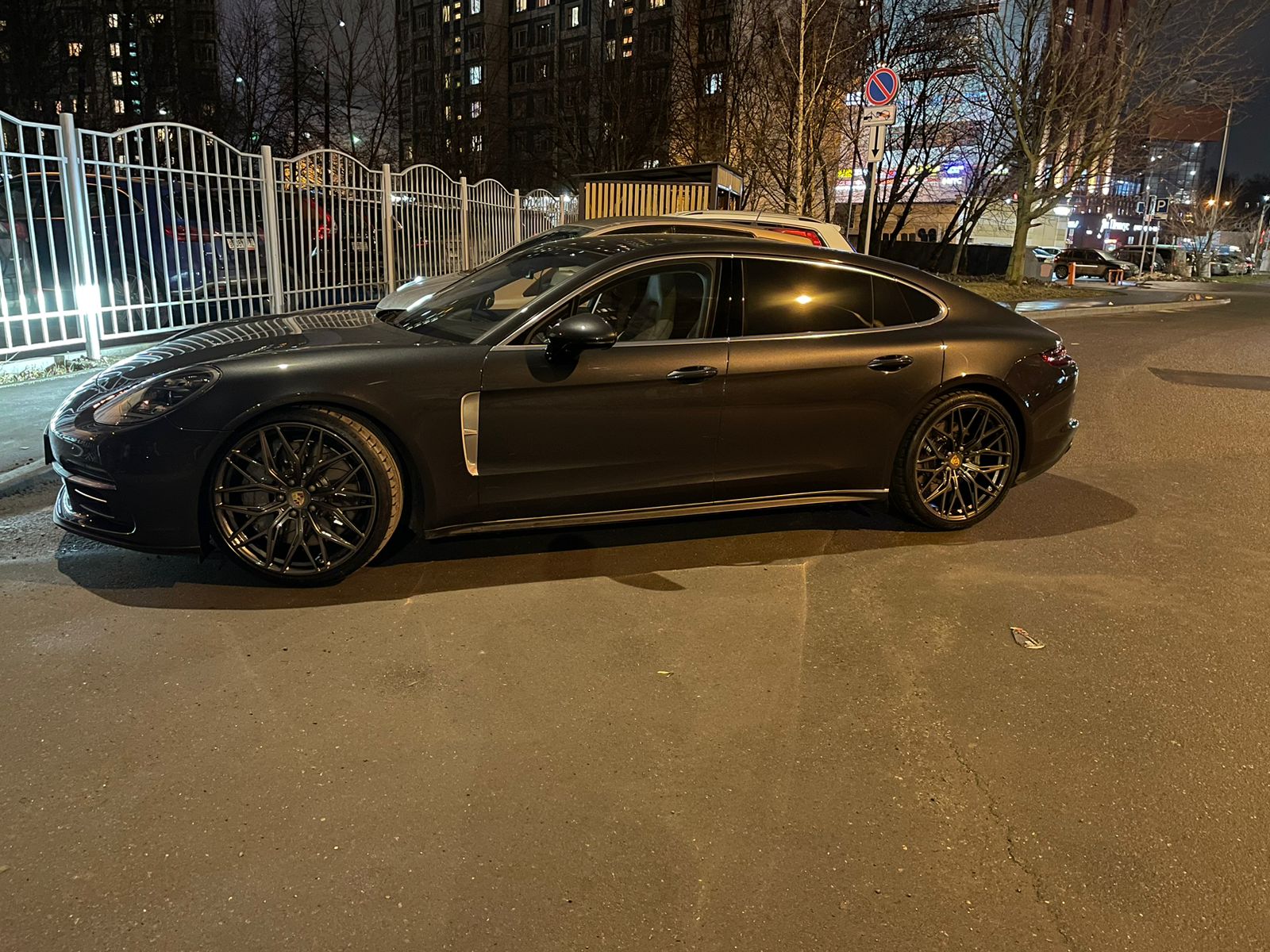 Porsche Panamera на 22" кованых дисках нашего производства фото 1