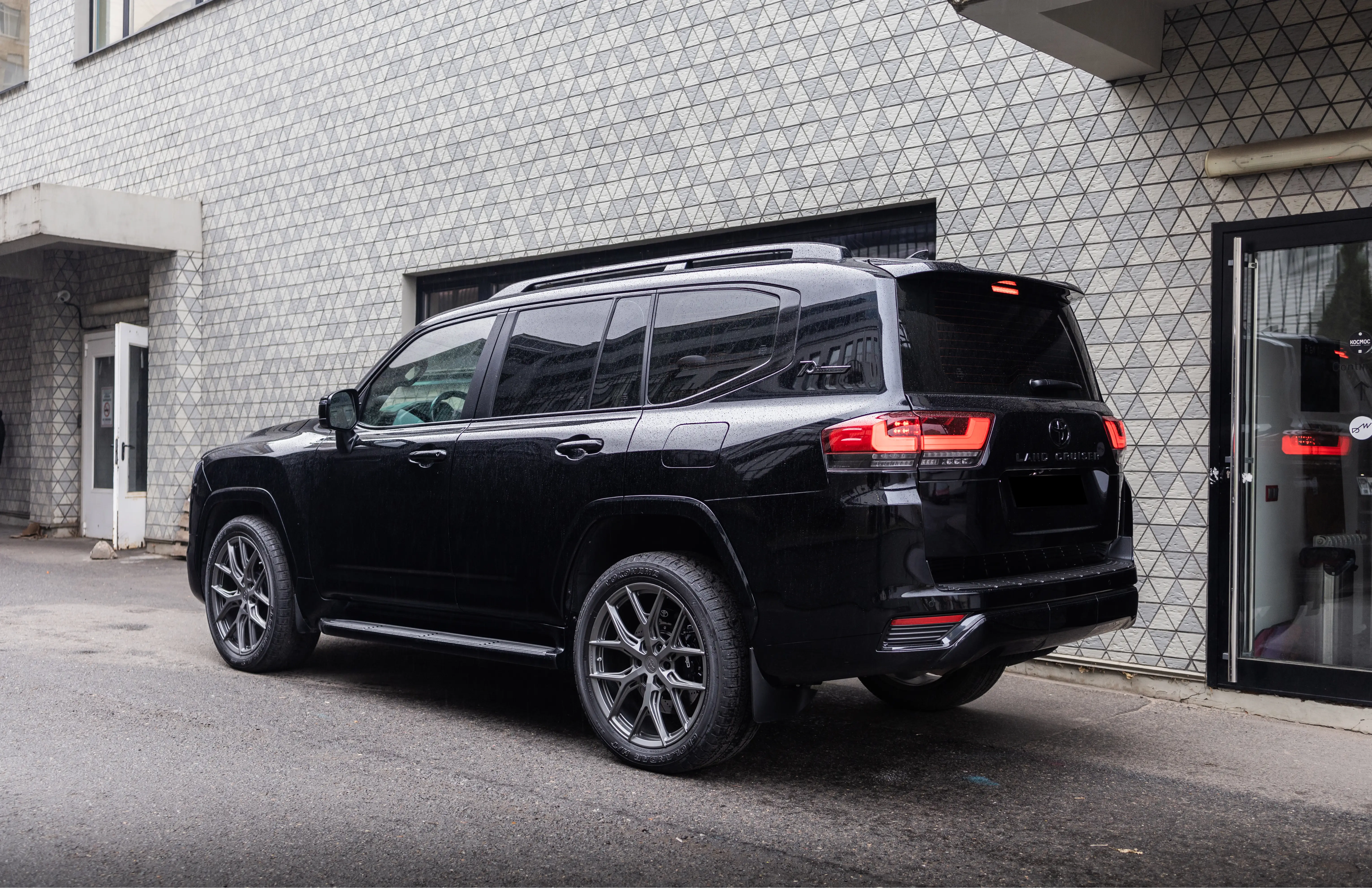 Toyota Land Cruiser 300 на 22" кованых дисках Advanced Forged фото 4